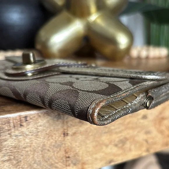 ❌❌SOLD❌❌💳💛VTG COACH Legacy Gigi Kisslock Wallet 💛💳 - Picture 12 of 14